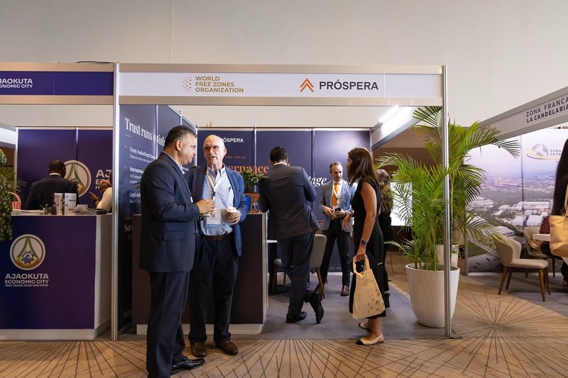 Próspera delegation at the World FZO Congress